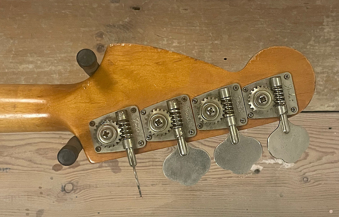Fender Musicmaster 1977