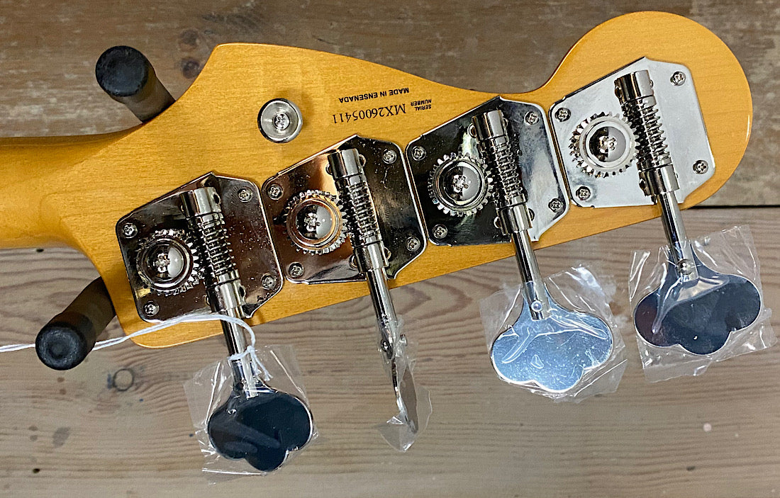 Fender Vintera® III Early '60s Jazz Bass