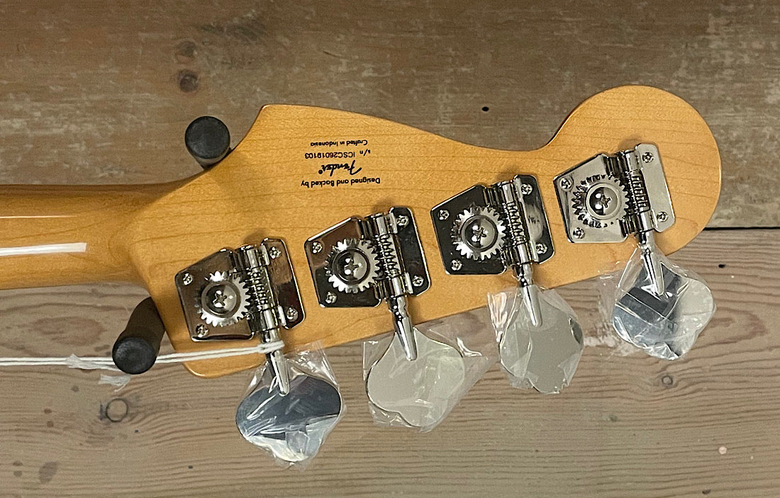 Squier  Limited Edition Classic Vibe™ '60s Jazz Bass® Olive