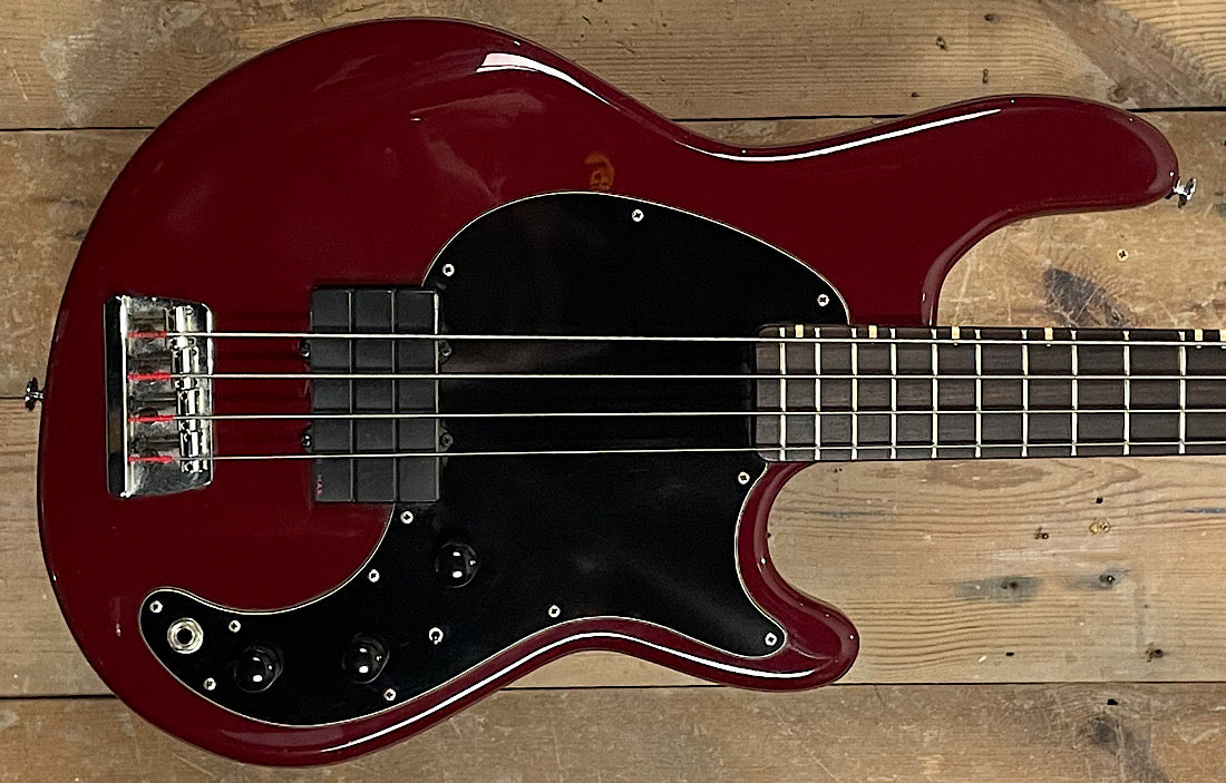 Status Groove Red
