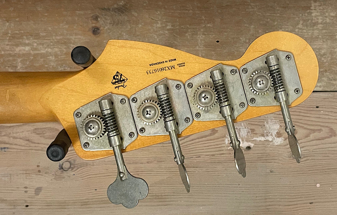 Fender Limited Edition Vintera II Road Worn '60s Precision Bass