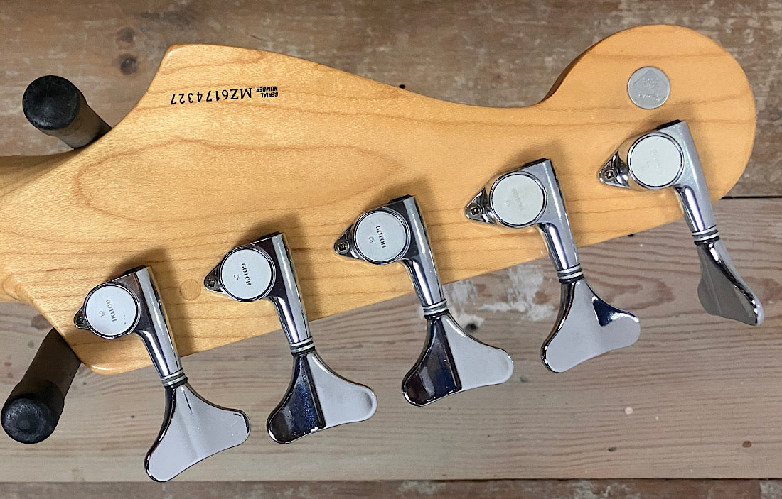 Fender Jazz MIM V