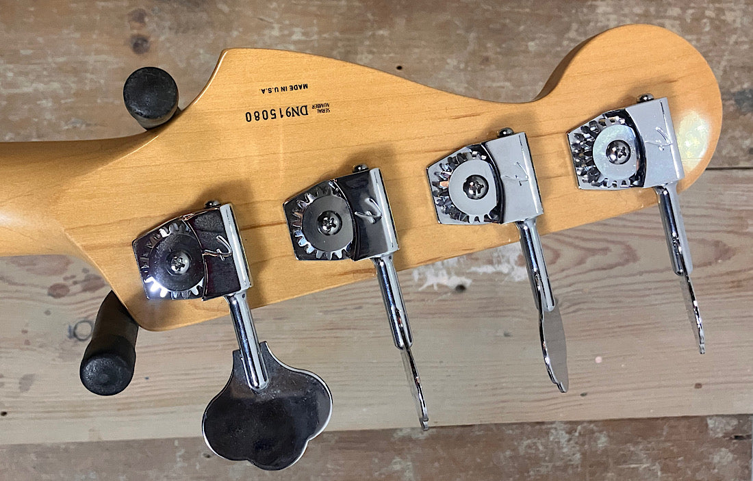 Fender Deluxe Jazz Fretless
