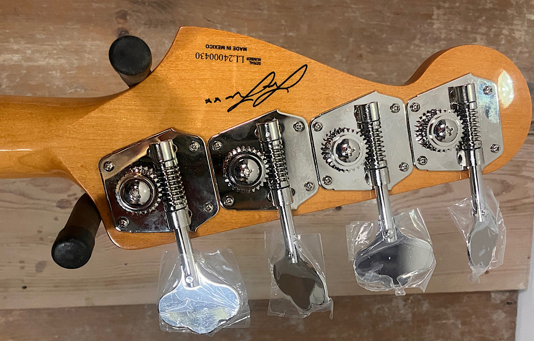 Fender Jazz Laura Lee Signature