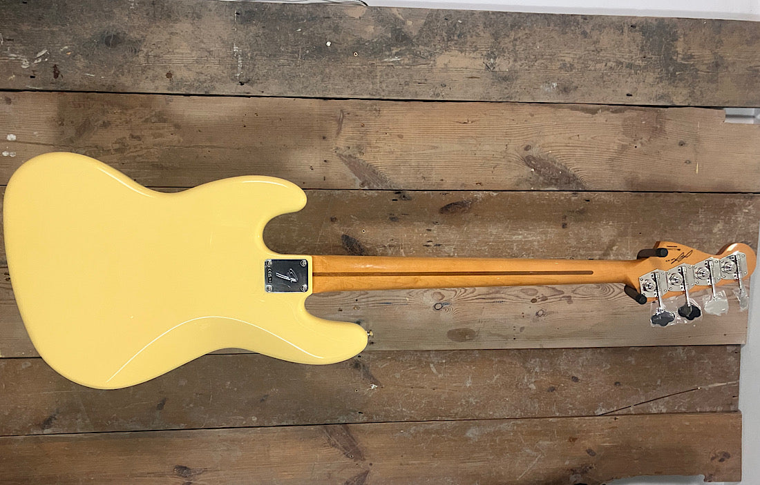 Fender Jazz Laura Lee Signature