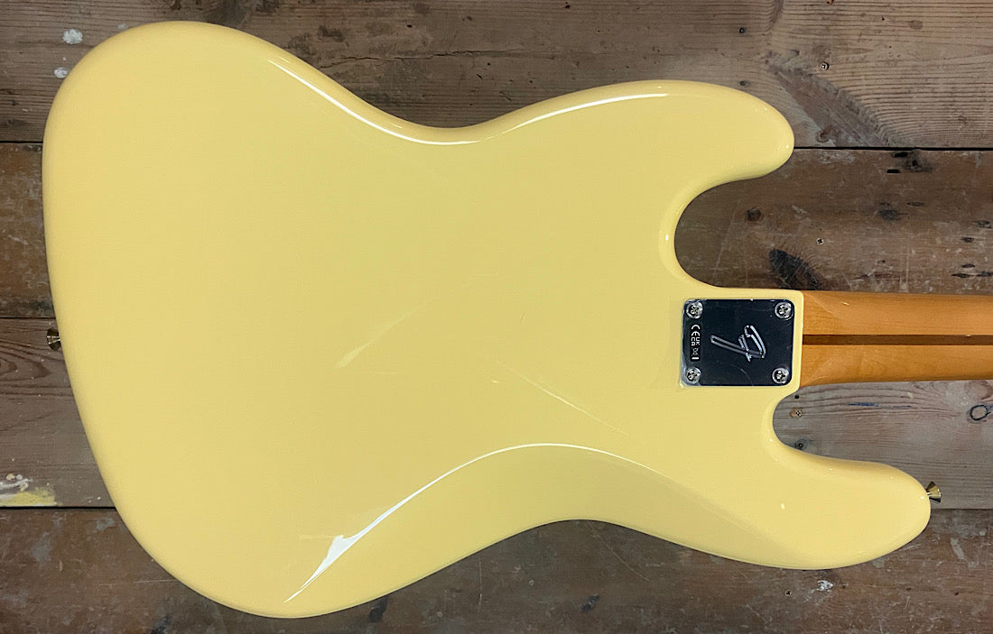 Fender Jazz Laura Lee Signature