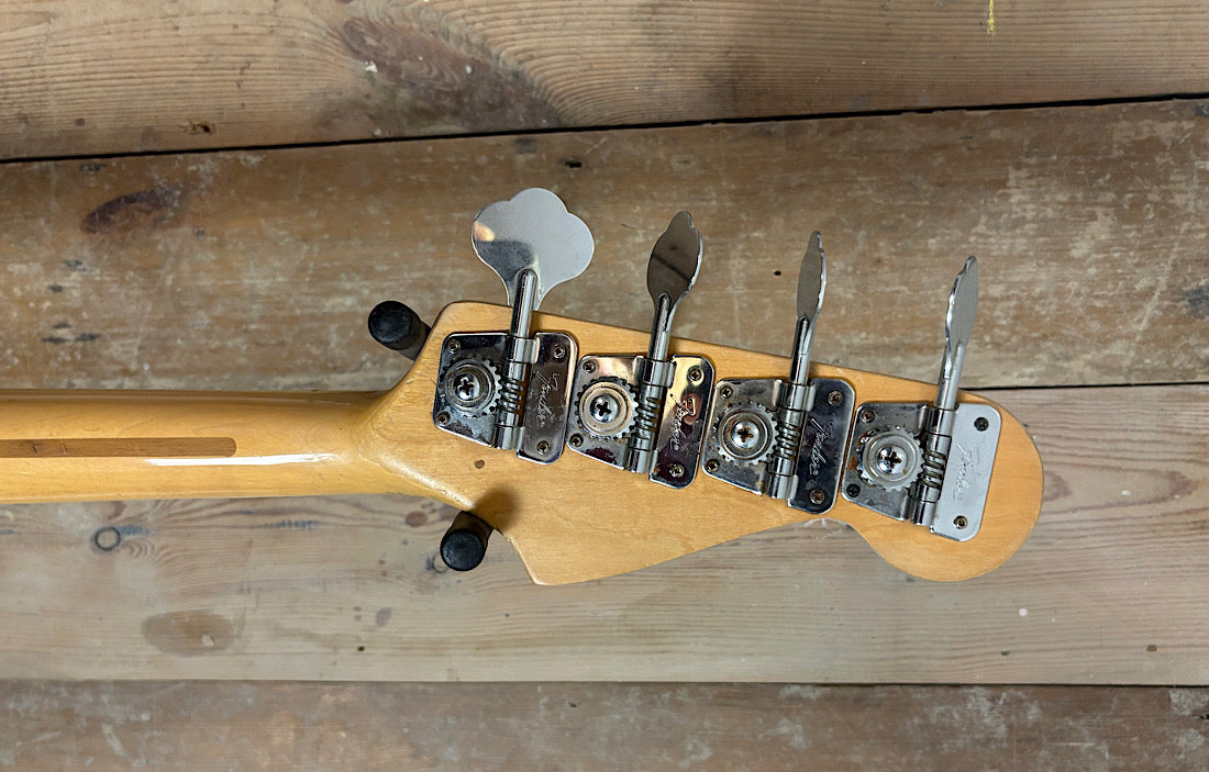 Fender Jazz '77