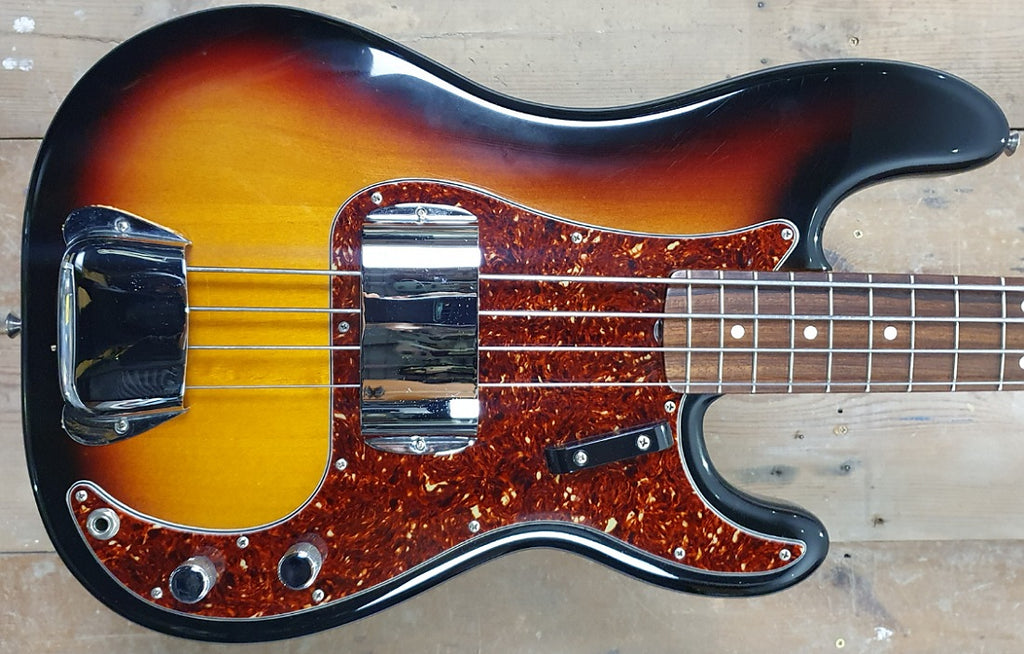 Fender avri bass top