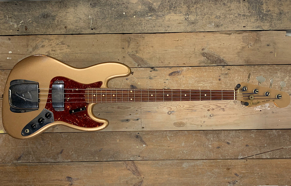 Fender Custom Shop ‘64 Jazz Relic Shoreline Gold